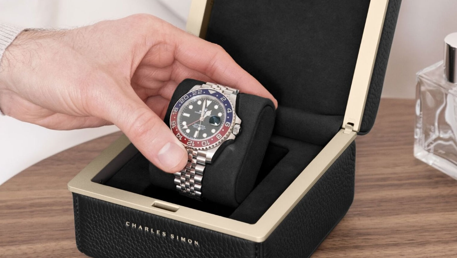 essential watch accessories, how to select watch accessories
