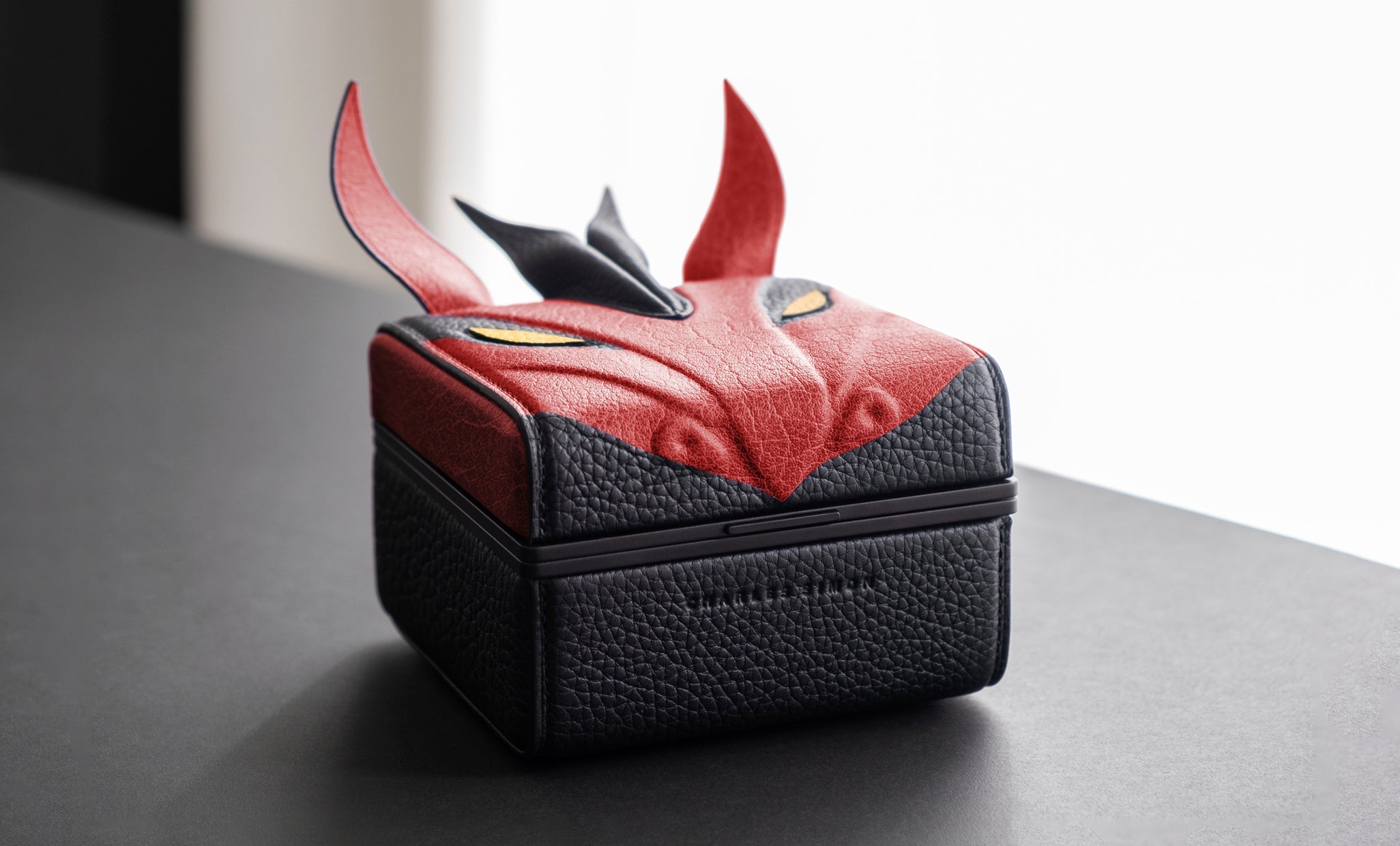 special edition watch case for 1 watch, luxury single watch leather case with design of different animals