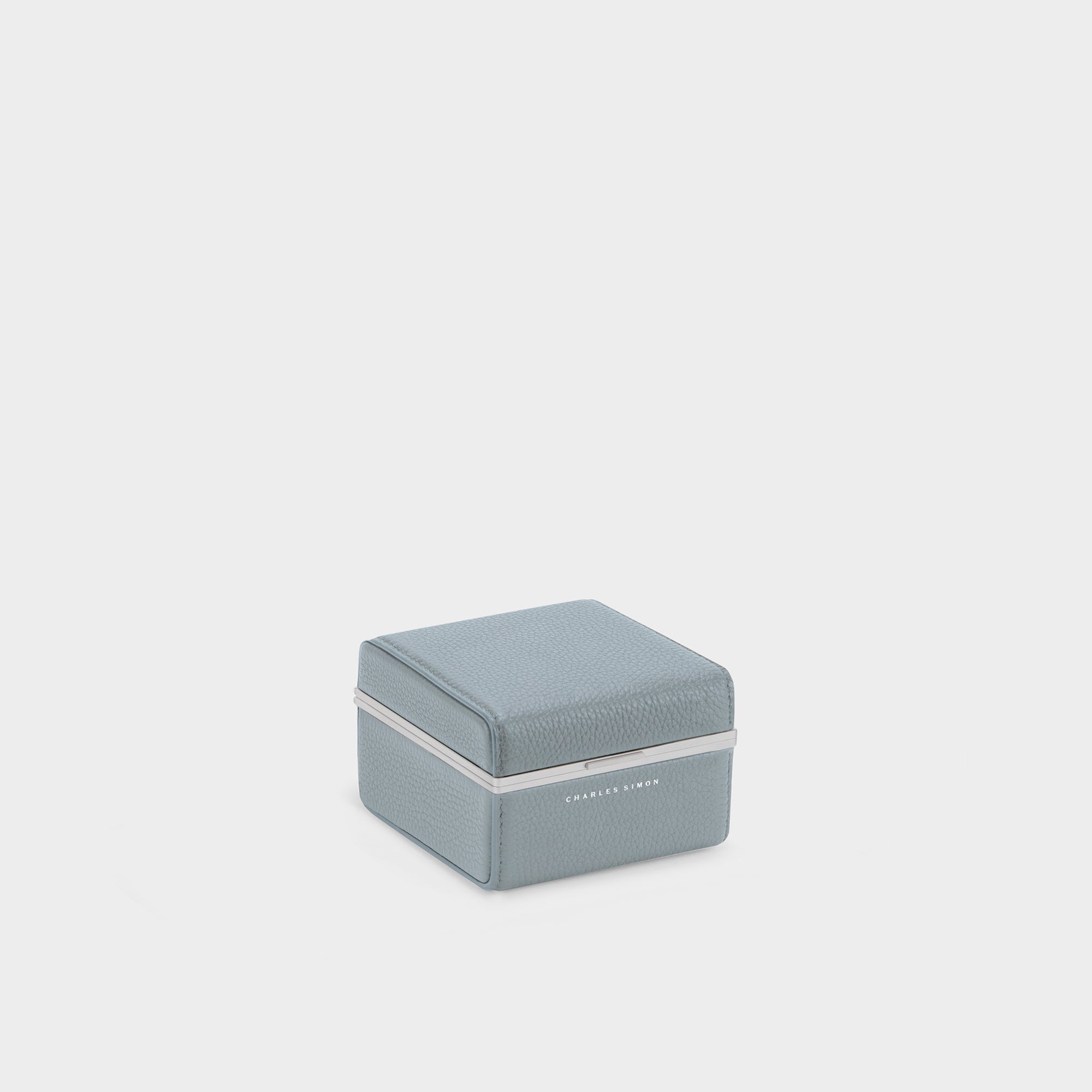 Closed view of handmade cloud grey leather watch case for 1 watch. Featuring anodized aluminum and fog grey Alcantara interior.