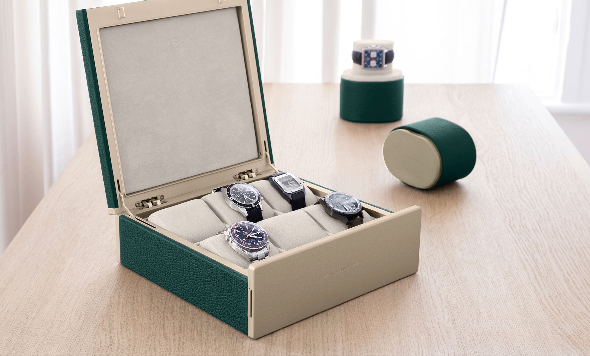 Charles-Simon_Golden-collection_header_Spence-6_champagne-aluminum_emerald_eggshell