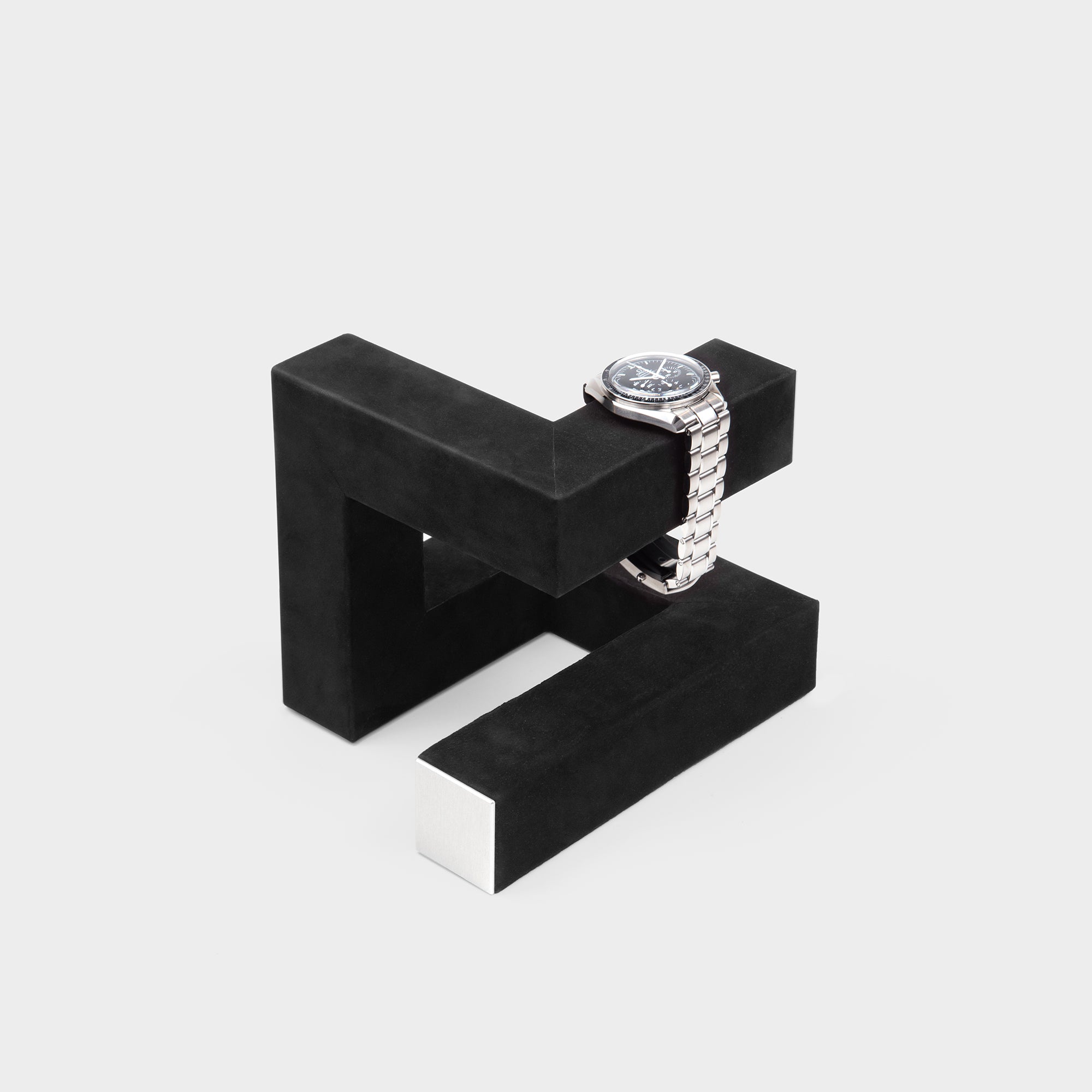 Hudson 3 watch holder in black made from solid aluminum and leather
