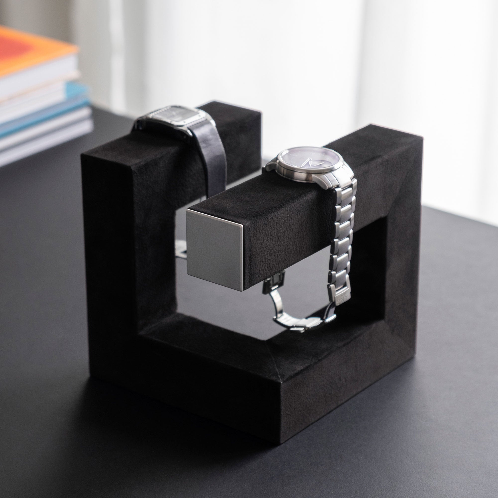 HUDSON 3 WATCH STAND - BLACK / GREY