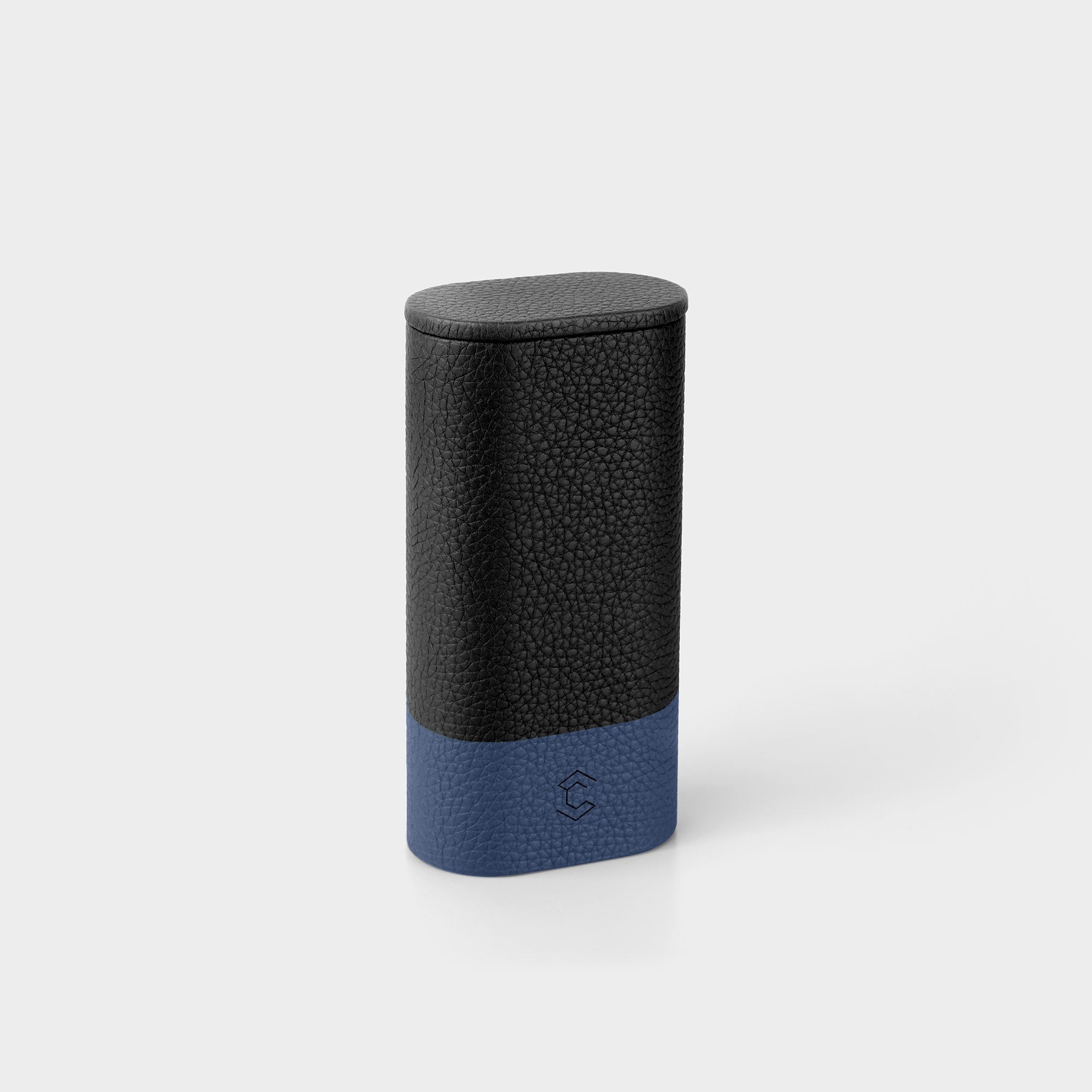 Travel watch roll inspired by F1, single watch case with strap, sleek compact design for safe transport.