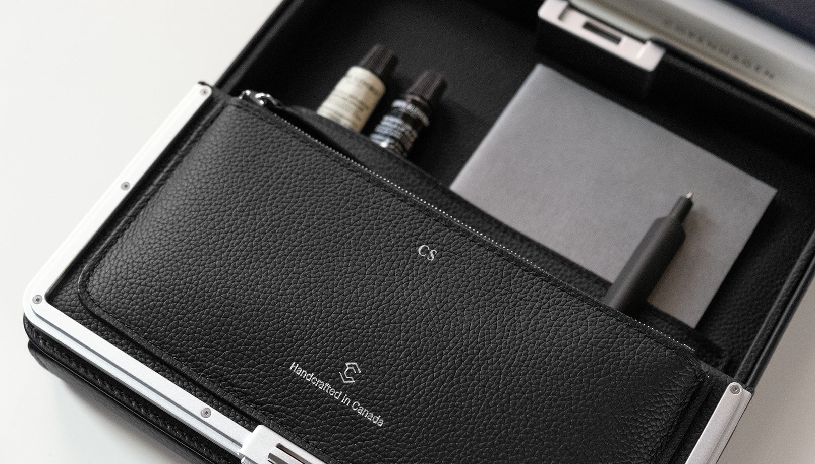 Charles-Simon_Product_Personalization_Fraser_black_initials