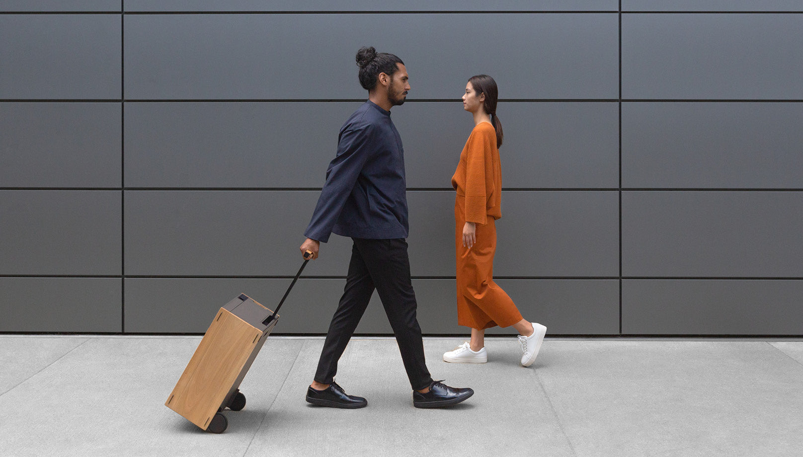 Charles-Simon_Travel_Bonaventure, lifestyle shooing of men carrying rolling luggage