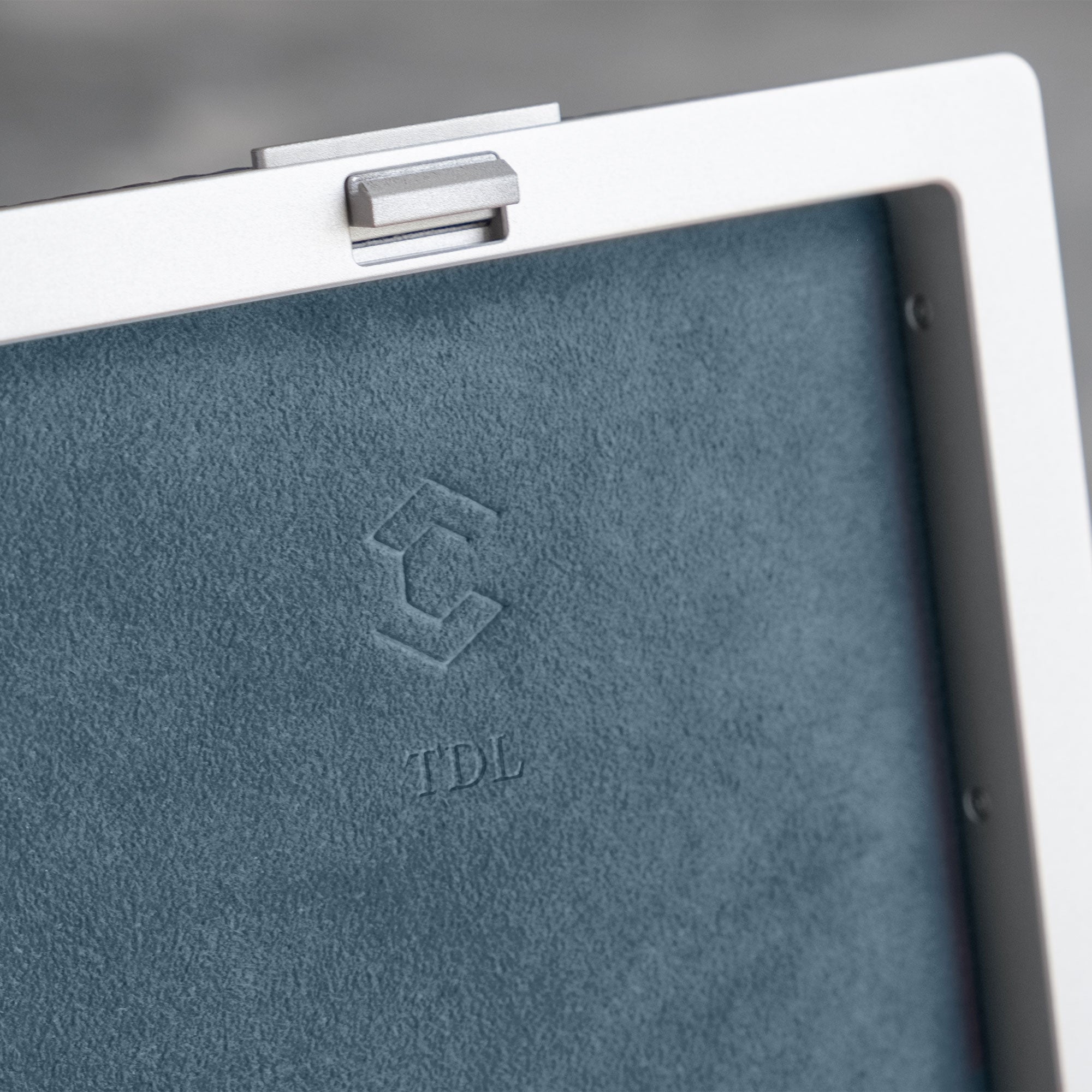 EATON 1 WATCH CASE SPECIAL EDITION - BULLDOG