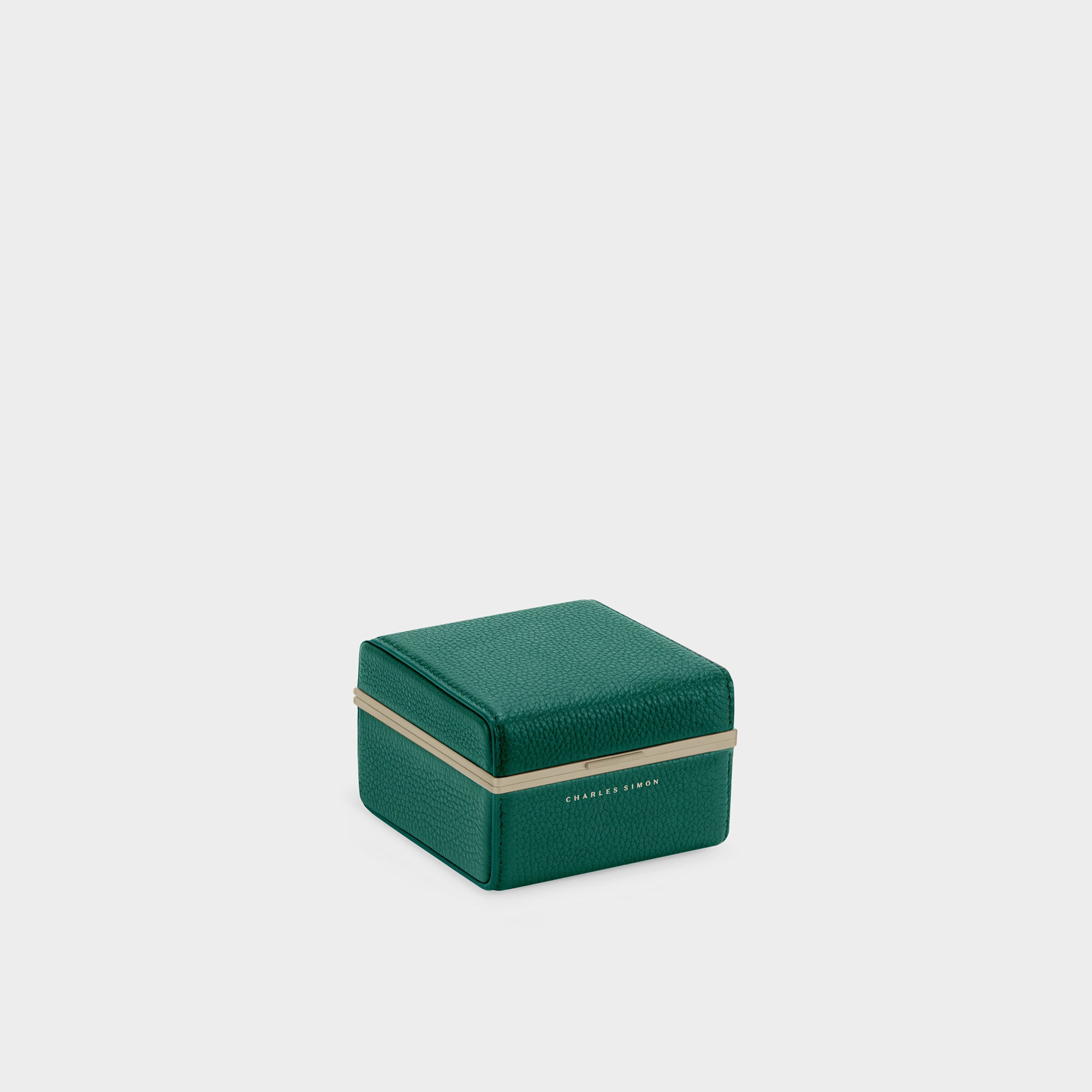Product photo of closed Eaton 1 Watch case for 1 watch in gold aluminum and emerald leather. Handcrafted in Canada.