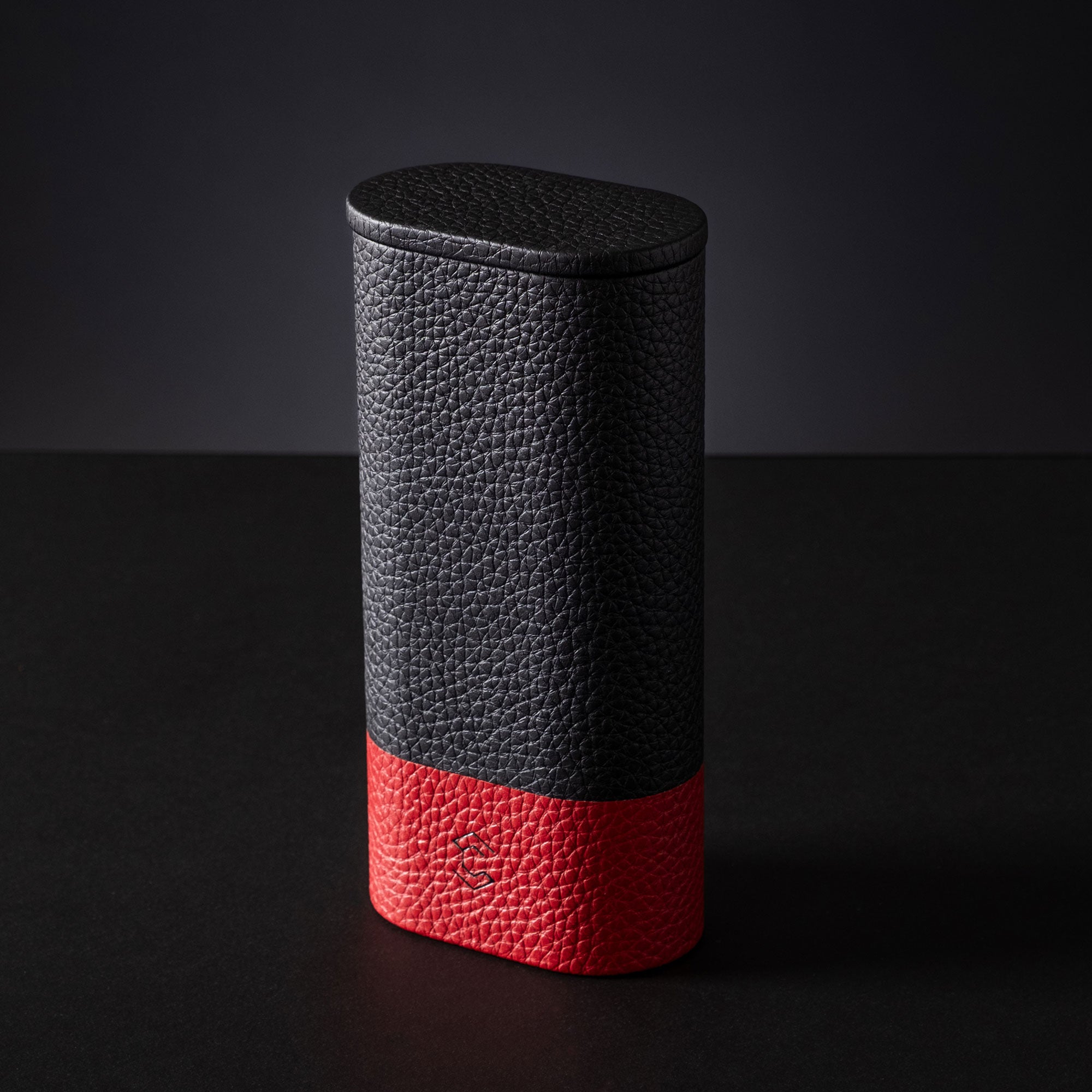 Leather watch roll inspired by motorsport and Formula 1, premium design for single watch storage while traveling, in black and red leather.