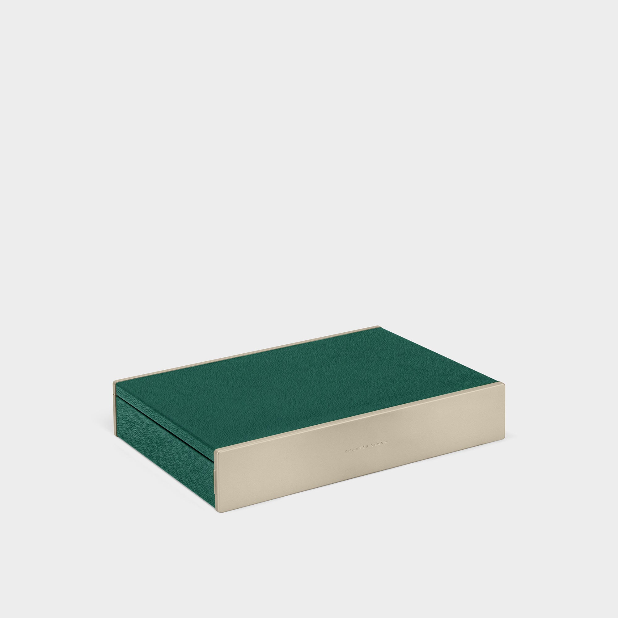 Product photo of closed Spence 12 Watch box in emerald leather and gold aluminum