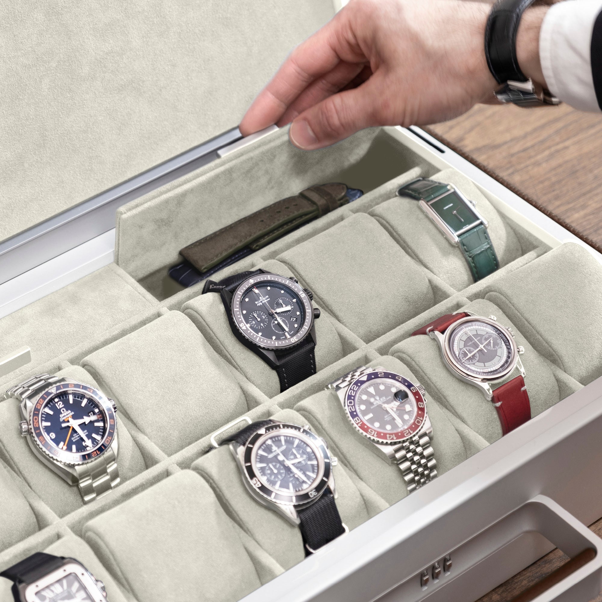 Charles-Simon_Mackenzie_watch-briefcase-12_tan_eggshell_2, luxury watch briefcase with eggshell interior