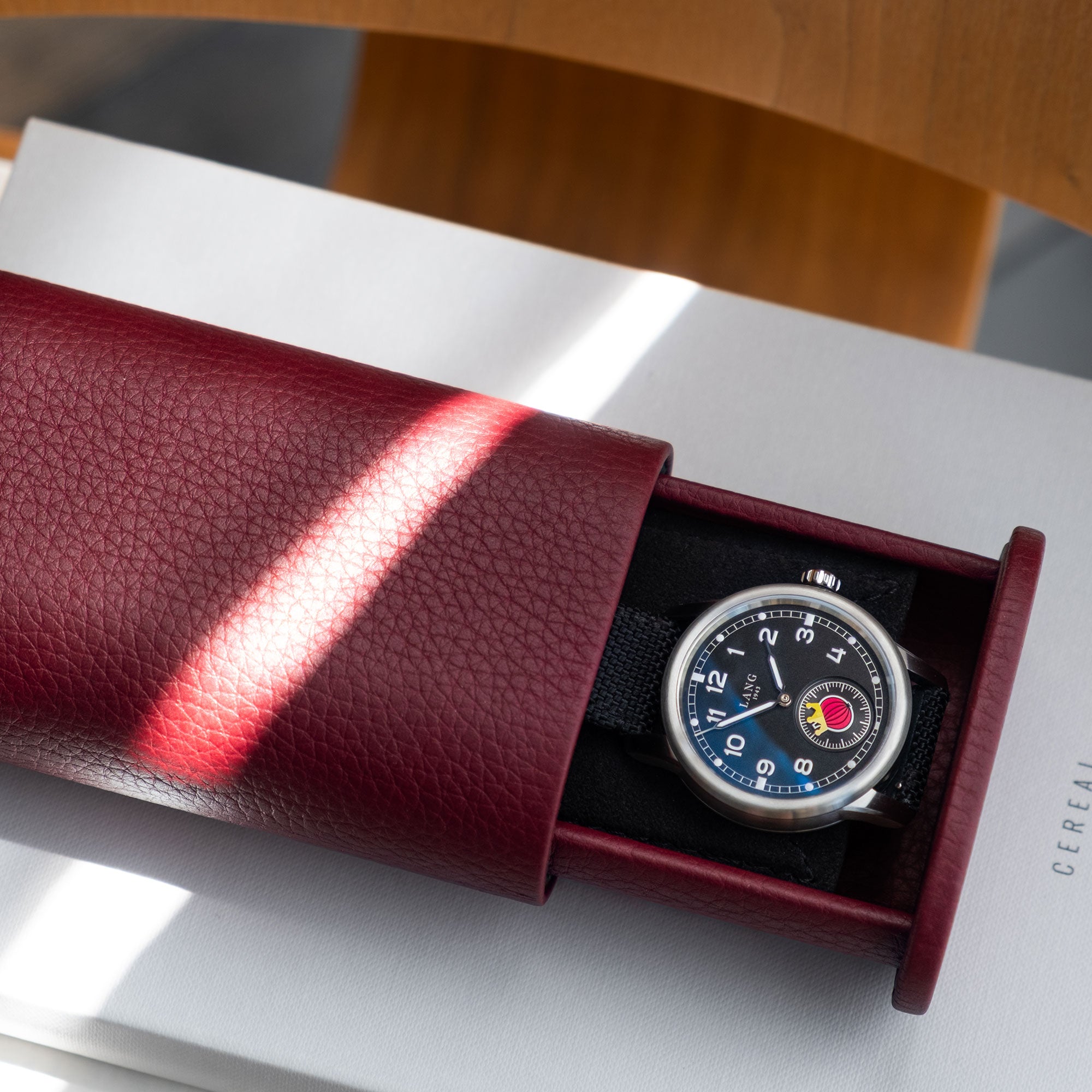 Travel watch roll in leather for one timepiece