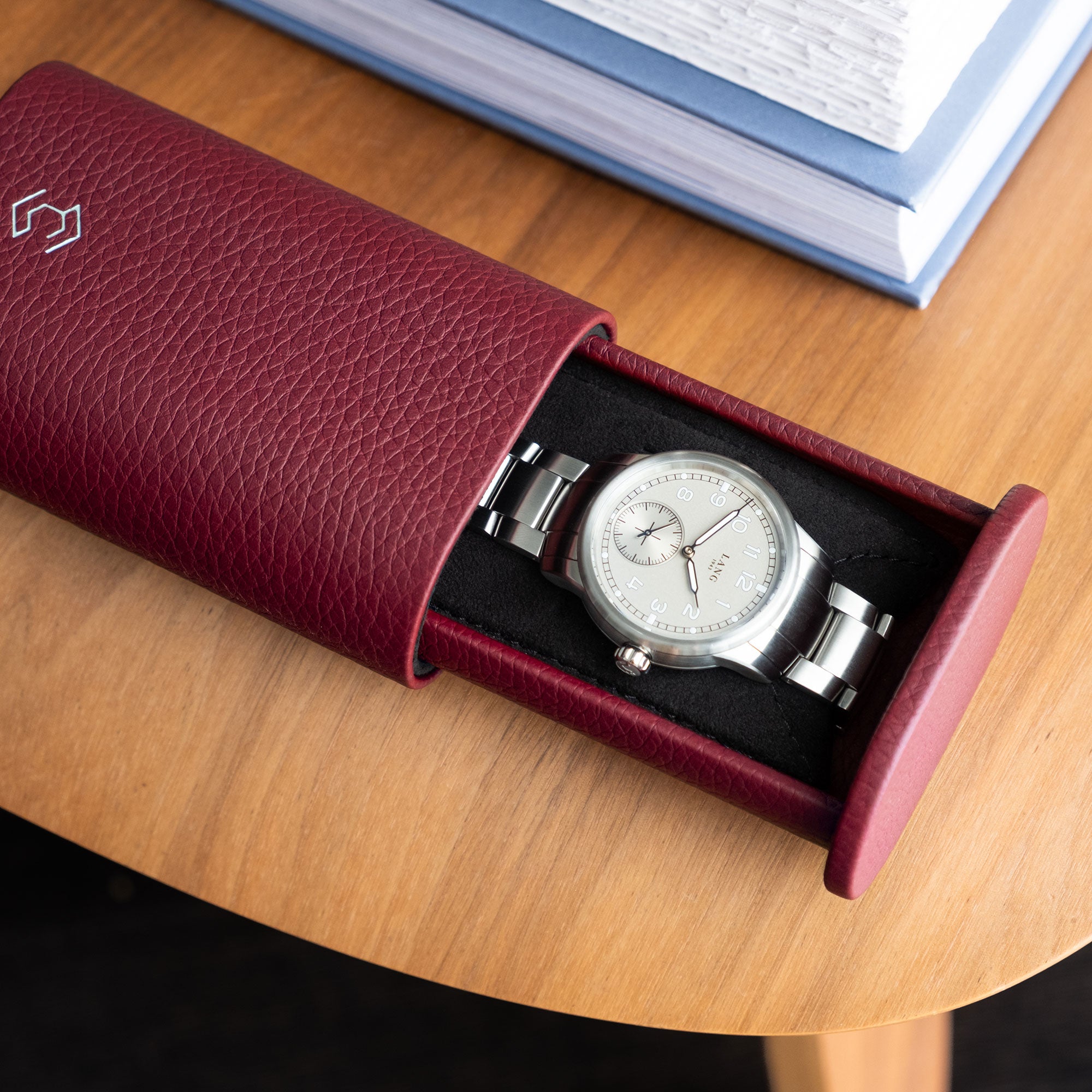Travel watch roll in burgundy in leather