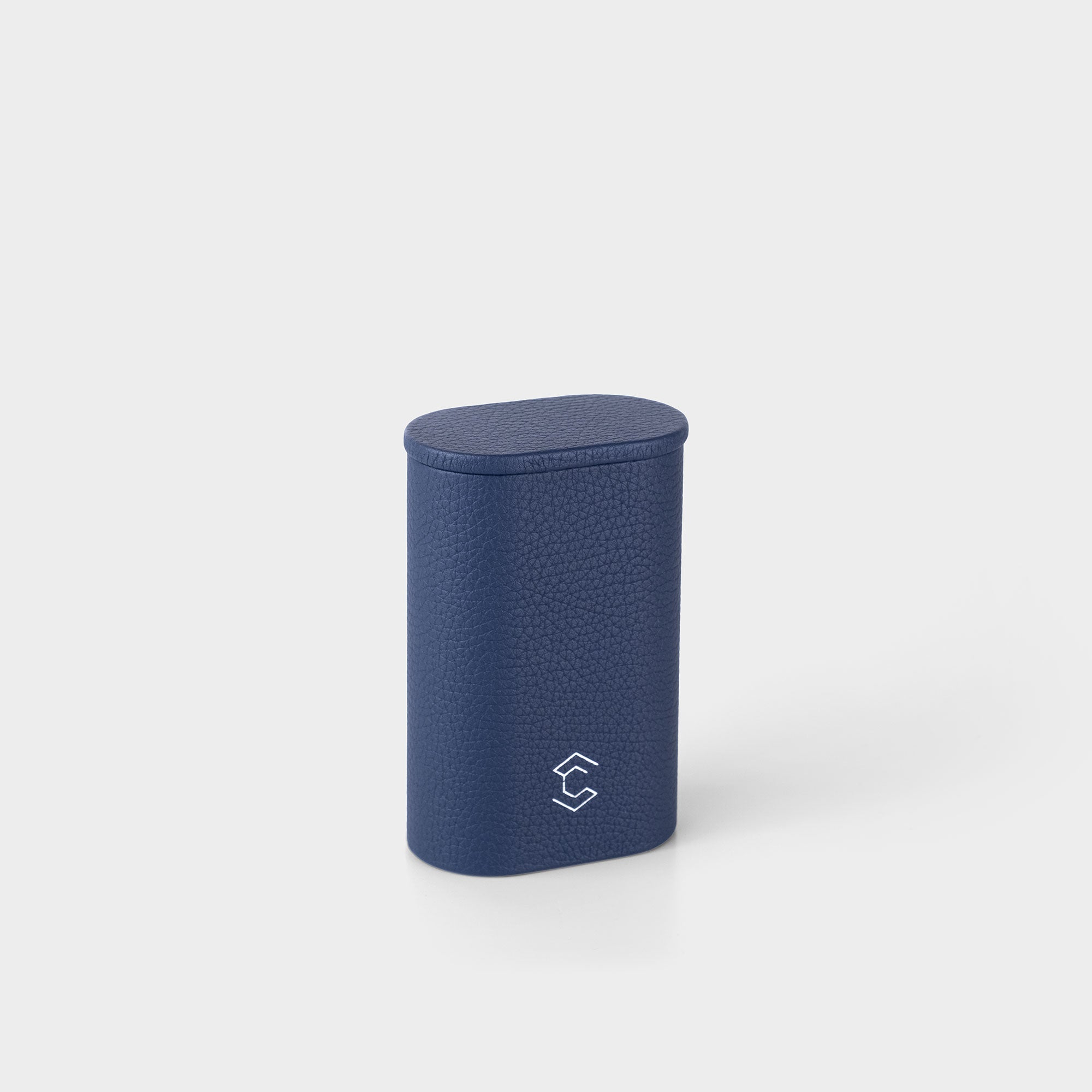 Product photo of closed standing Oscar 1 Travel Watch roll made from sapphire leather to hold one watch with a metal bracelet.