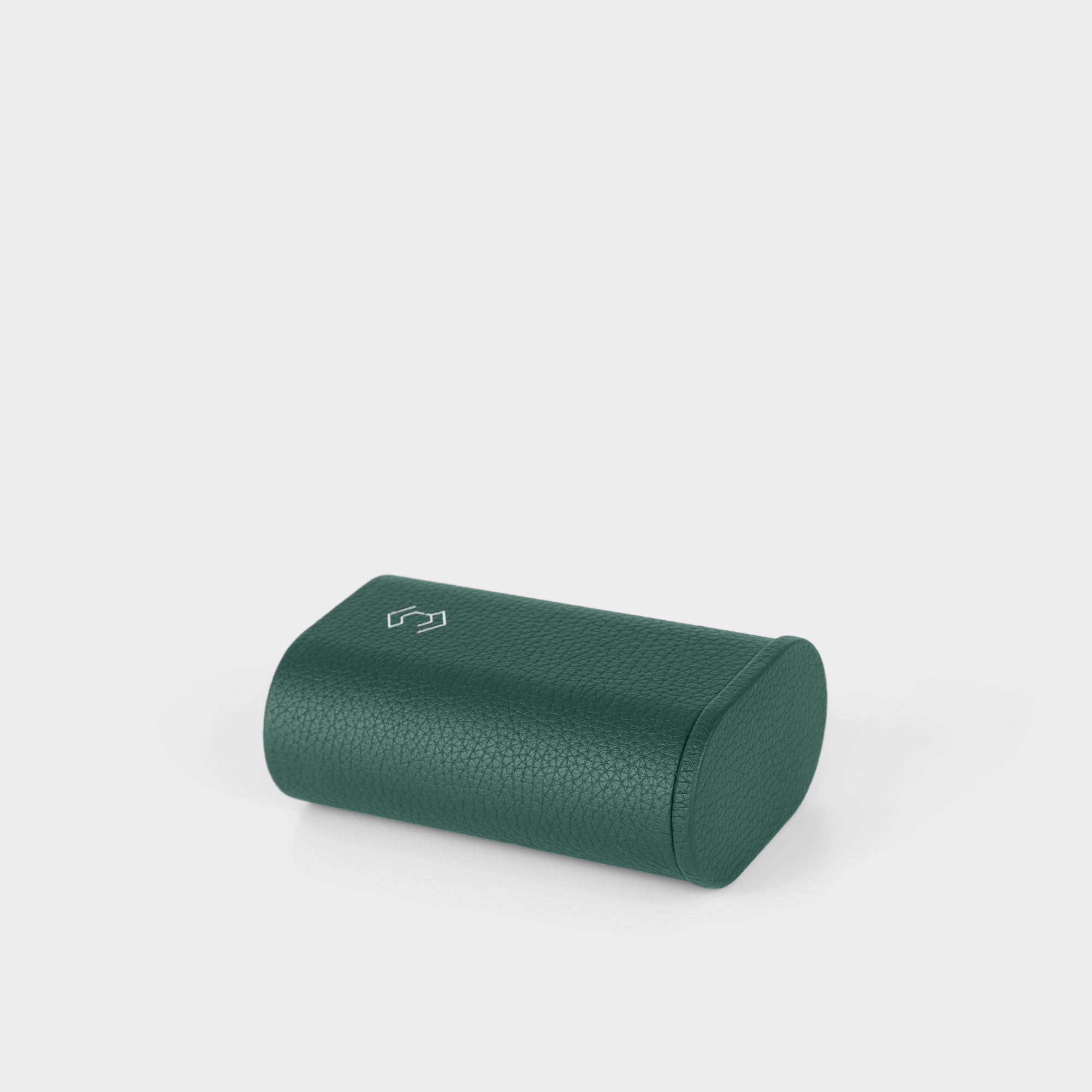 Product photo of closed Oscar 1 emerald leather watch roll