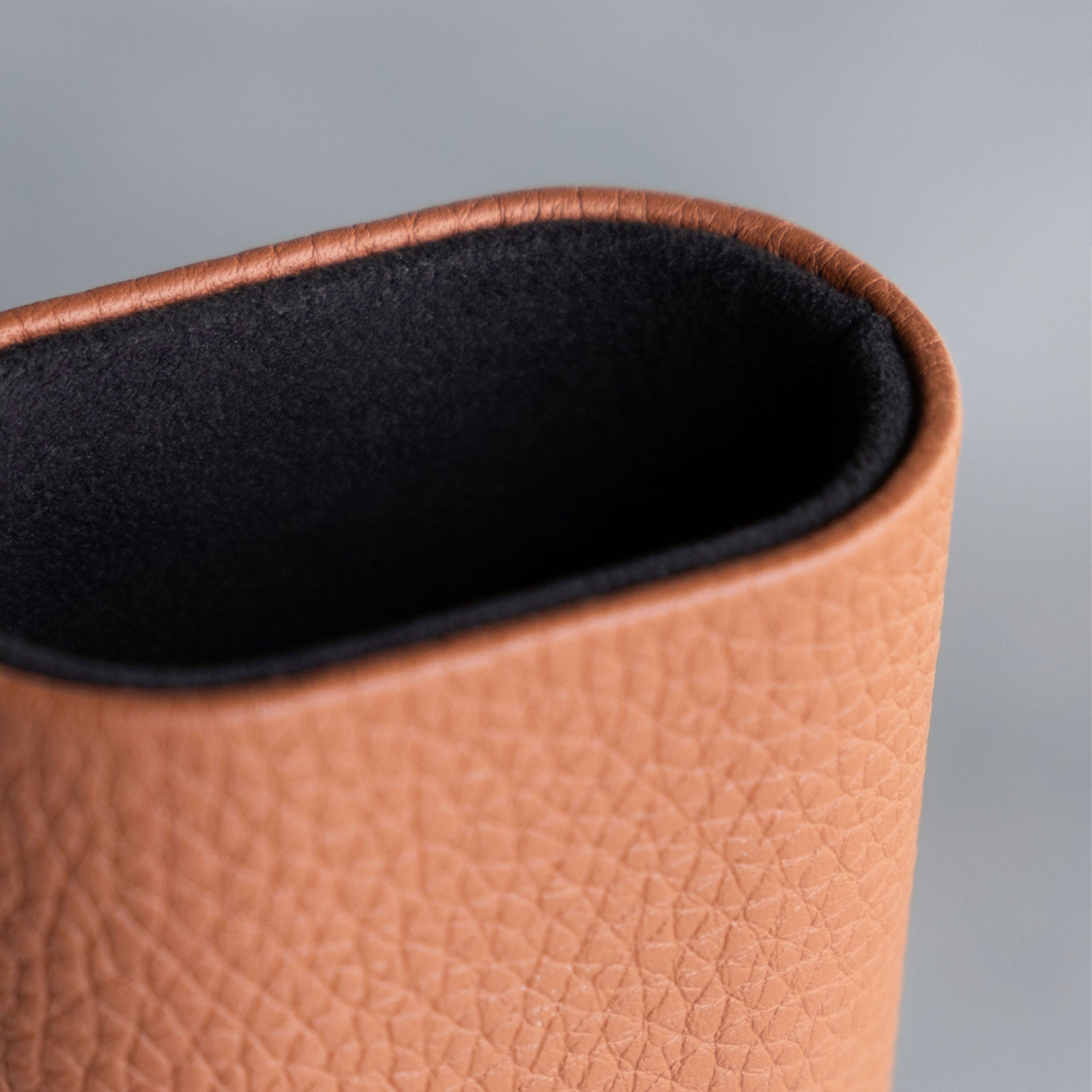 Detail photo showing the tan leather exterior and notte Alcantara interior lining of the Charles Simon Oscar Watch roll