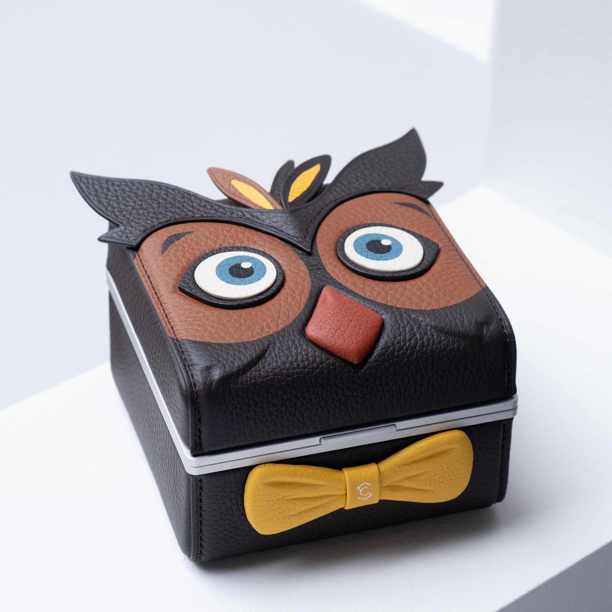 EATON 1 WATCH CASE SPECIAL EDITION OWL - CHARLES SIMON X ARABWATCHGUIDE